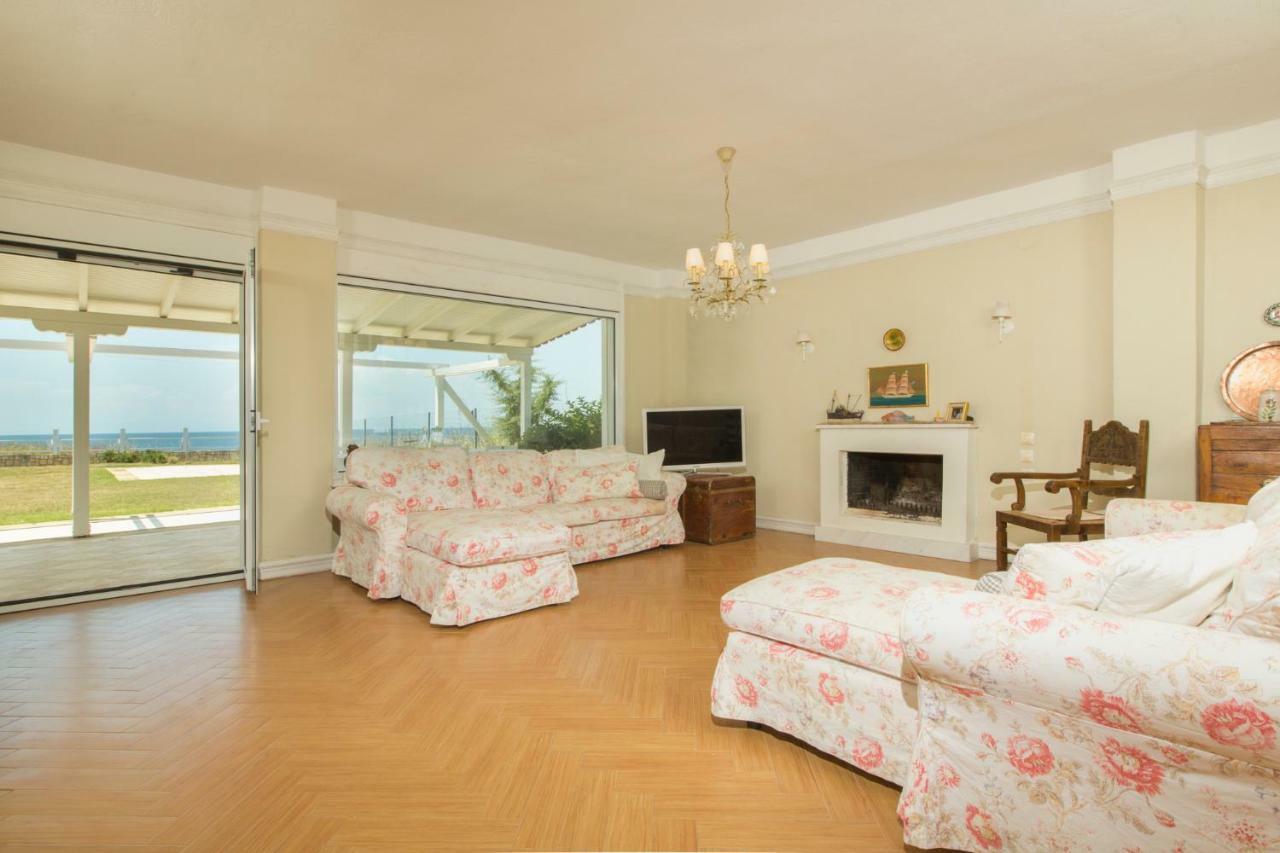 Magnificent Seascape Villa On A Secluded Beach Nea Moudhania Exteriör bild